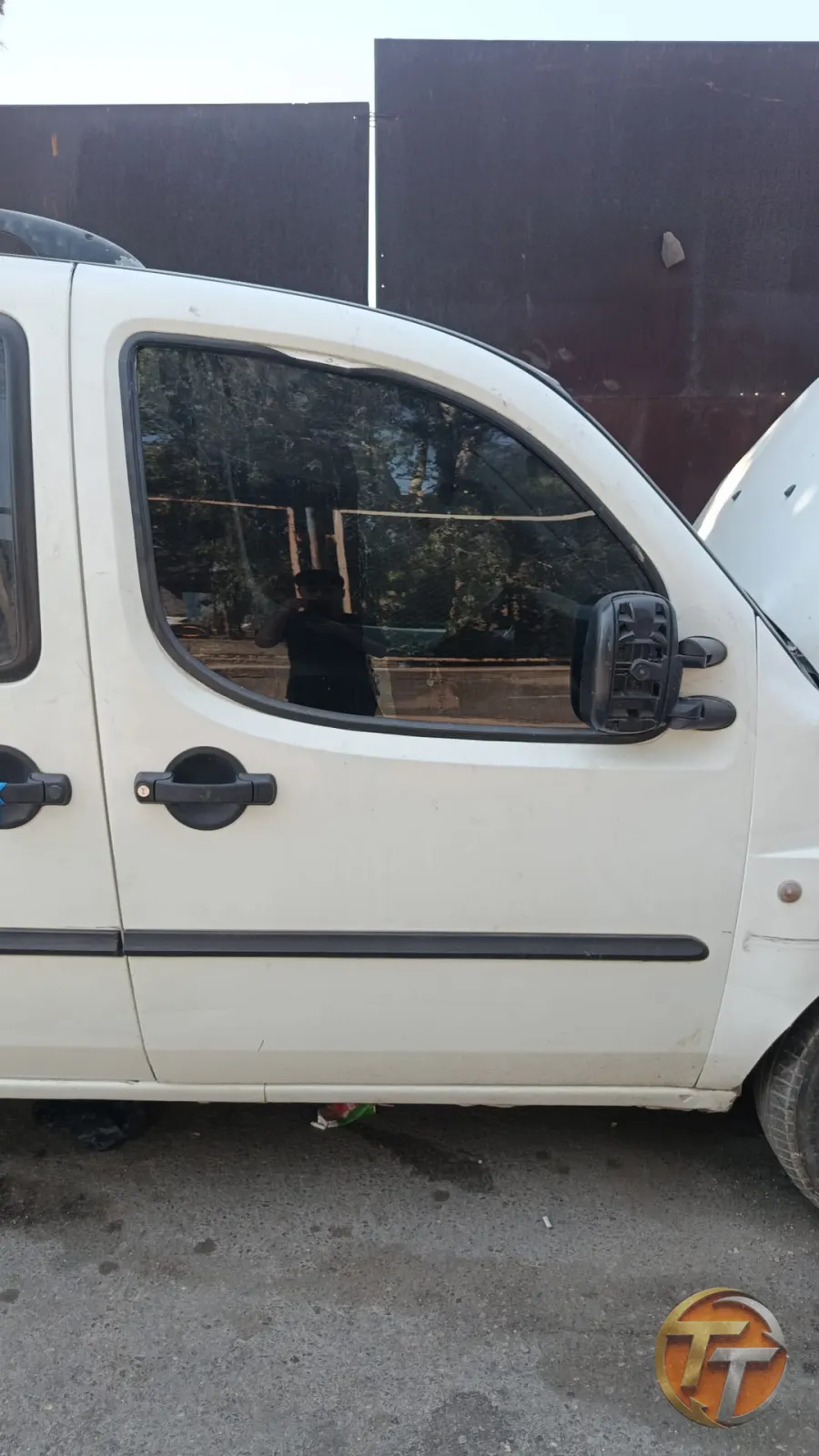 Fiat Doblo sağ ön kapı.