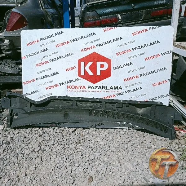 Toyota Corolla ön cam ızgarası P-1004