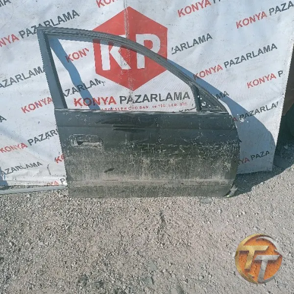 Toyota Corona sağ ön kapı Trö-0132