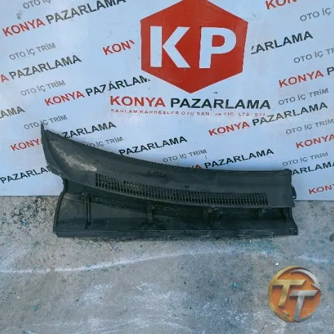 Toyota Verso ön cam ızgarası P-1246