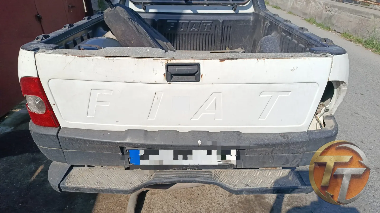 Fiat strada bagaj kapağı