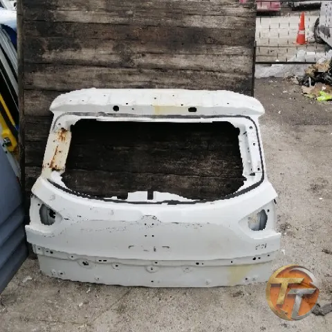 RENAULT CLİO 4 bagaj kapağı Ebk-084 Esan