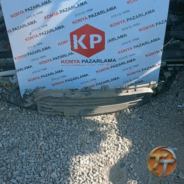 Renault Clio 4 ön tampon ızgarası P-0462