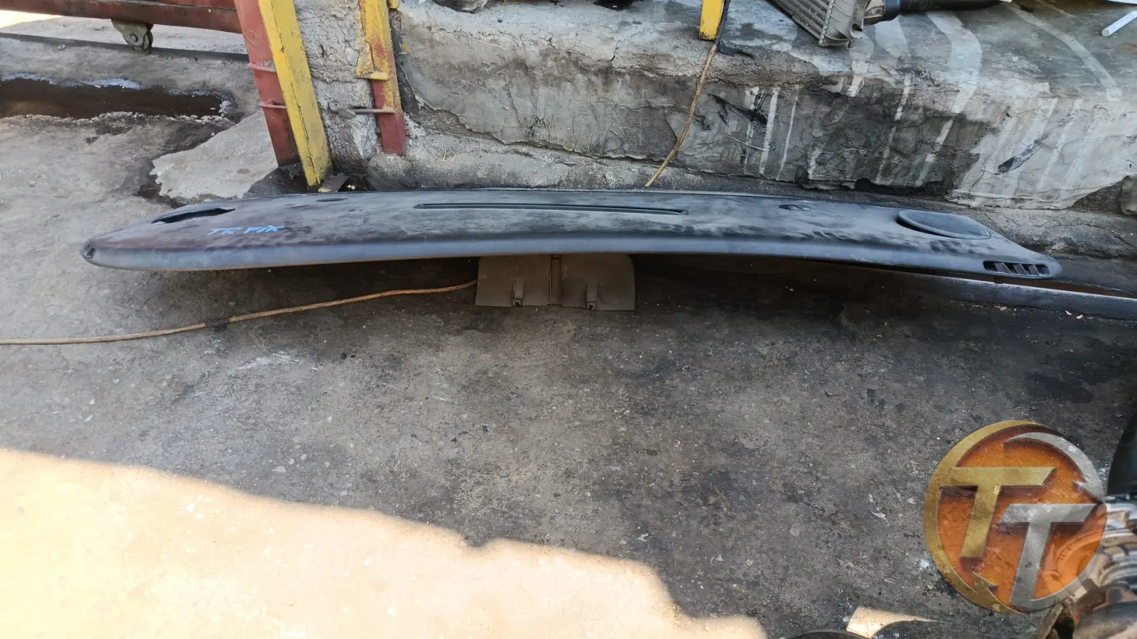 Reno trafik üst göğüslük baka iki.