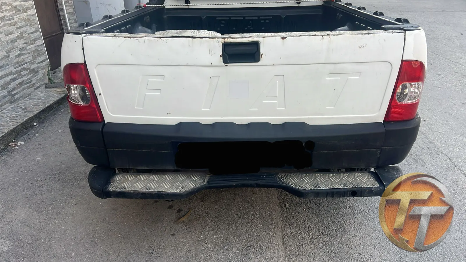 Fiat strada bagaj kapağı