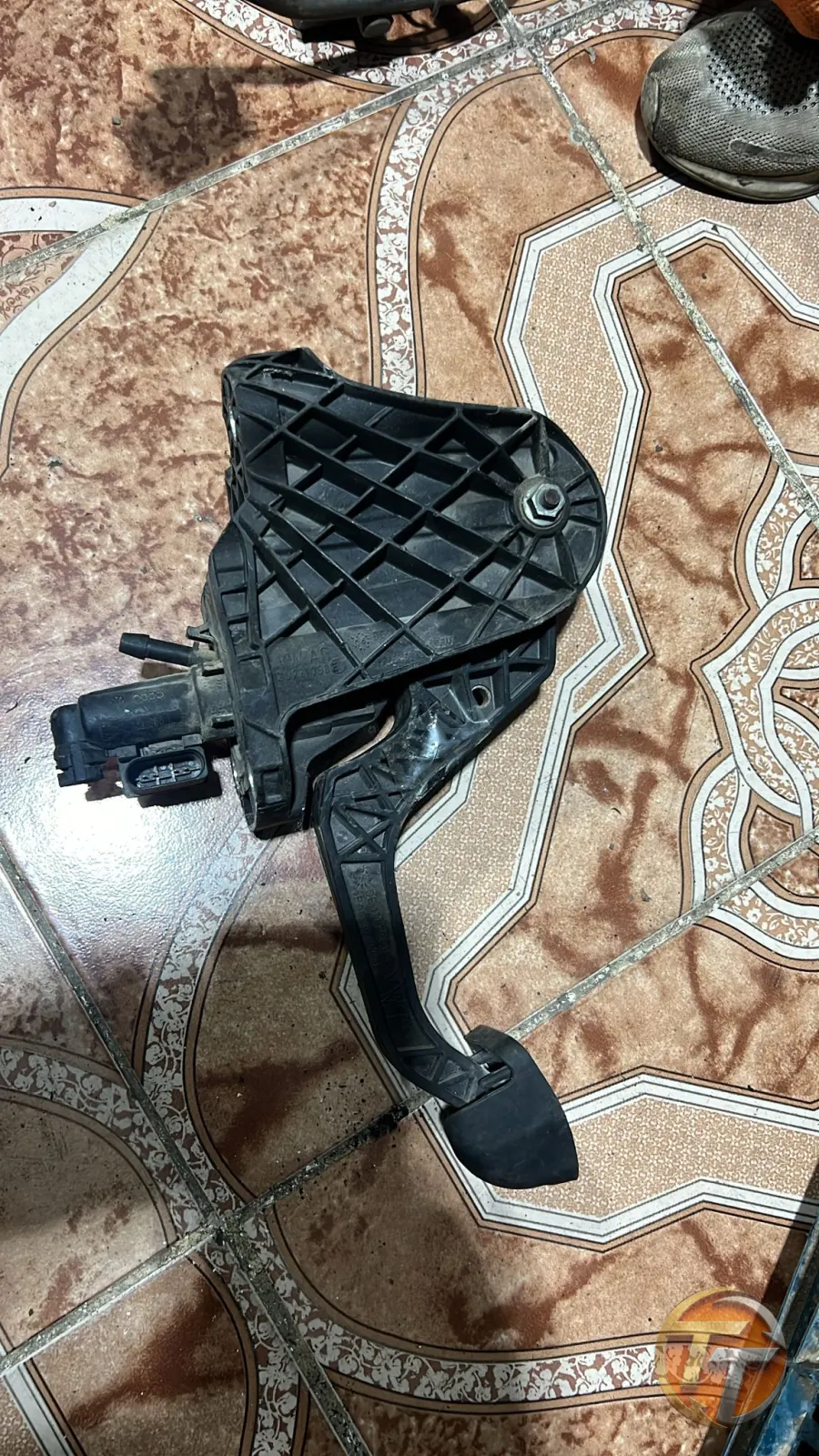 Wolksvagen Caddy debriyaj pedalı