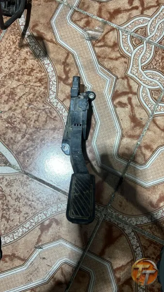 Ford fiesata gaz pedalı