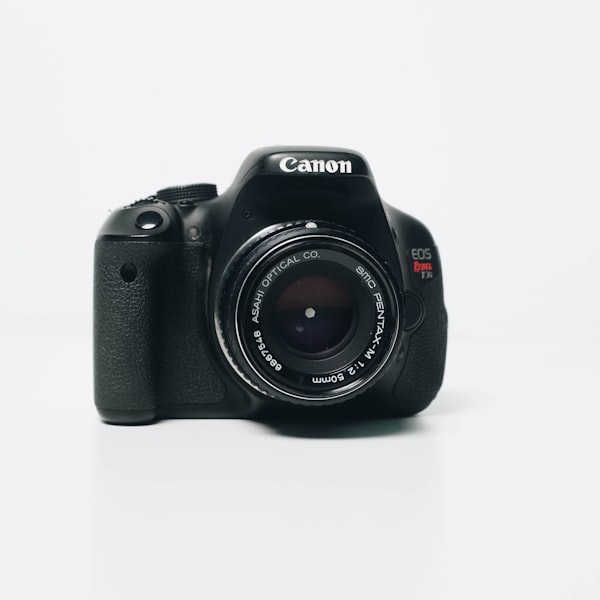 Canon EOS 250D Fotoğraf Makinesi