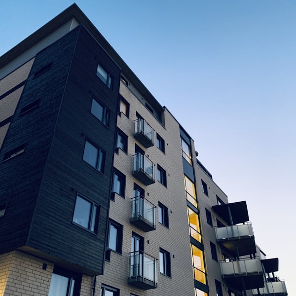 Kiracılı komple satılık apartman